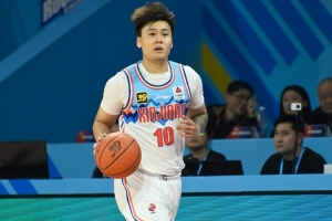 乐鱼体育-此前跟腱和膝盖不适！赵探长：赵睿结束治疗 即将归队