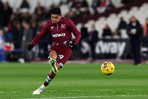 乐鱼体育-天空：费内巴切接近租借西汉姆中场E-阿尔瓦雷斯，包含选择买断权