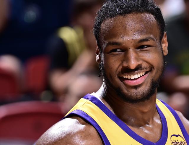 乐鱼体育-湖人全员陪太子读书！詹姆斯坦言新季目标并非冲冠