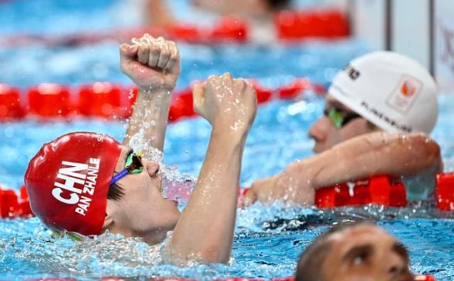 乐鱼体育-【特写】冠军是我们的，不满意的该是他们