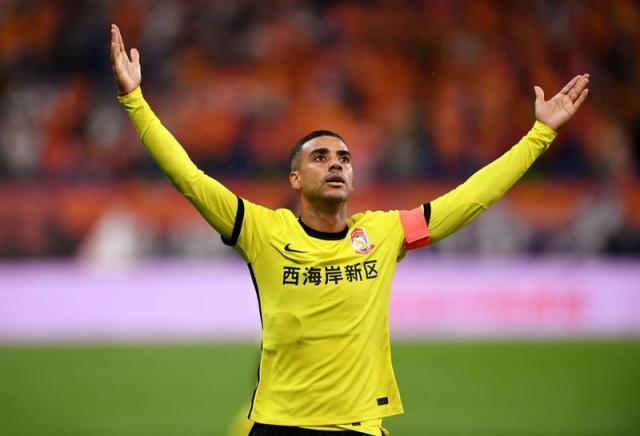 乐鱼体育-【中超】阿兰破门冯刚造乌龙 十人南通0比3西海岸