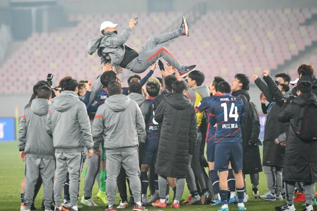 乐鱼体育-股改失败只能躺平退出？ 重庆两江竞技步入“死”局