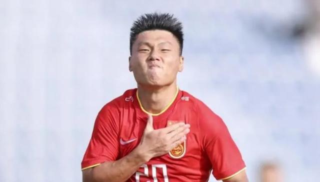 乐鱼体育-无锋泰山险遭升班马击退 郝伟敢大胆启用新人吗？