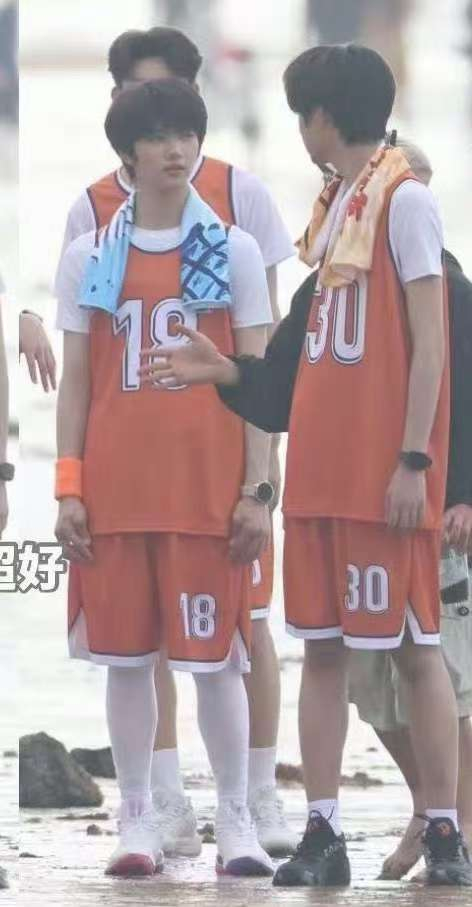 乐鱼体育-TF四代篮球服亮相少年时代2|我们的少年时代2|陈奕恒_新浪娱乐_新浪新闻