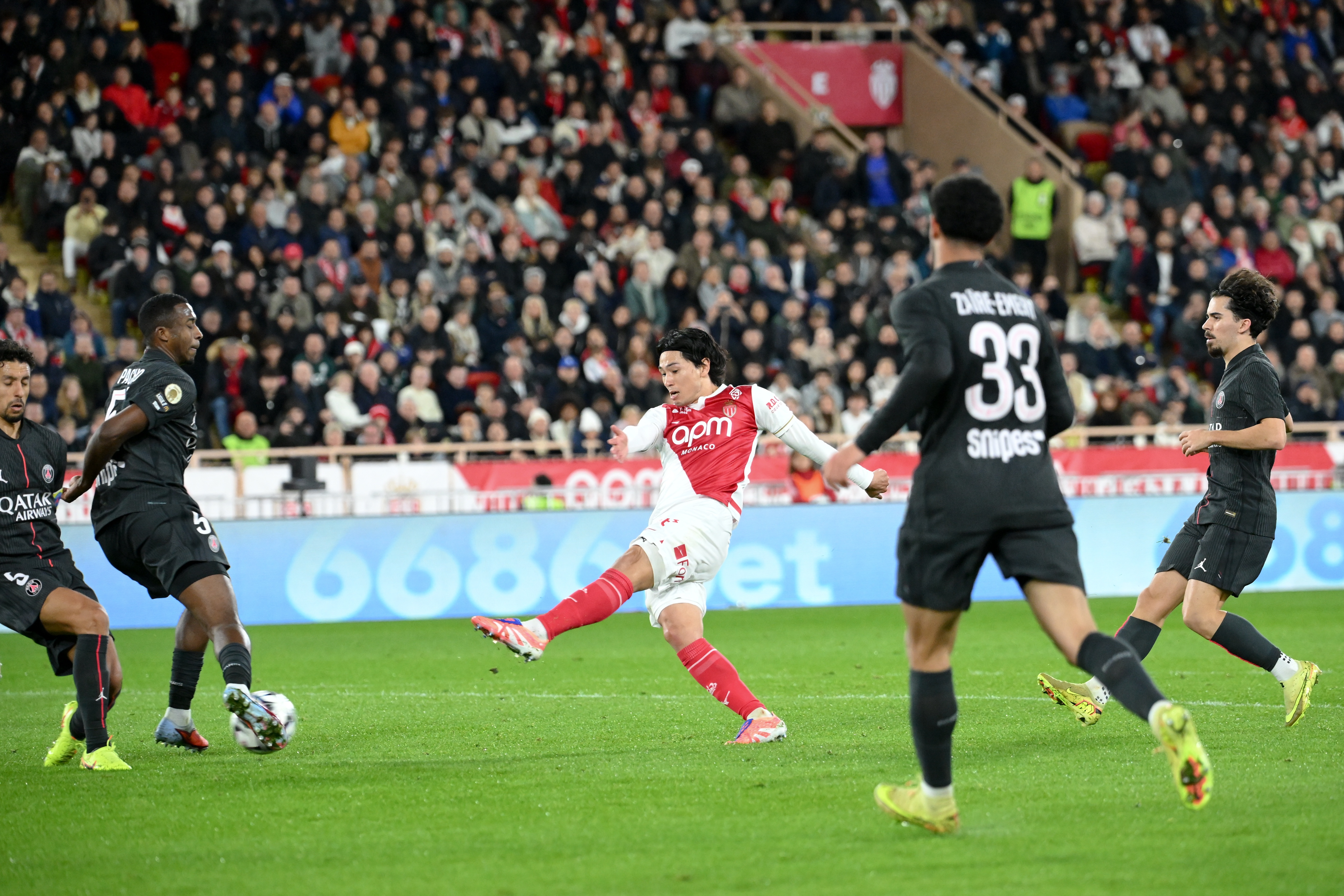 乐鱼体育-日媒：南野拓实随效力国内联赛的日本队员返日，进行下一步康复